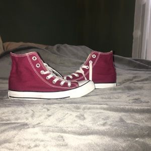Maroon/Burgundy hightop converse. Mens 4, womens 6